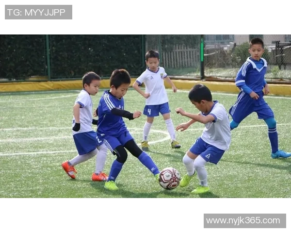 从少年天才到世界巨星 足球球员成长轨迹的鲜明对比